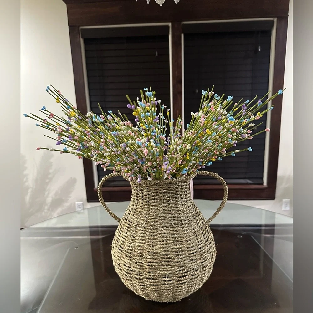 🌸New rattan banquet with Multicolor Floral Accents